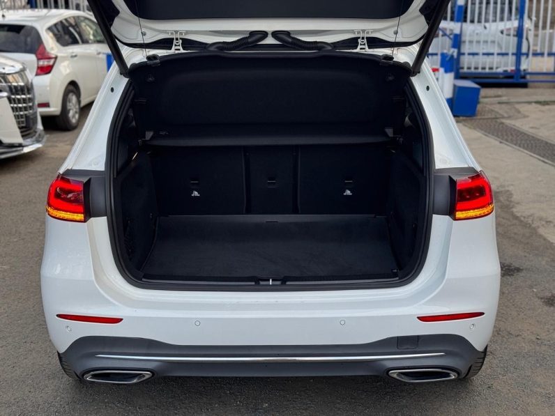 
								Mercedes Benz B180 full									