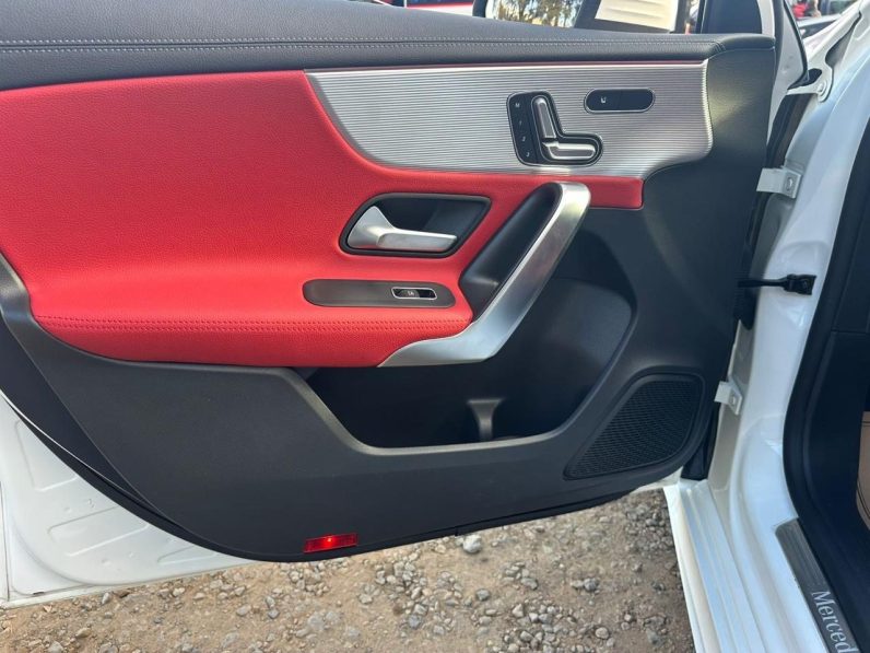 
								Mercedes Benz A180 full									