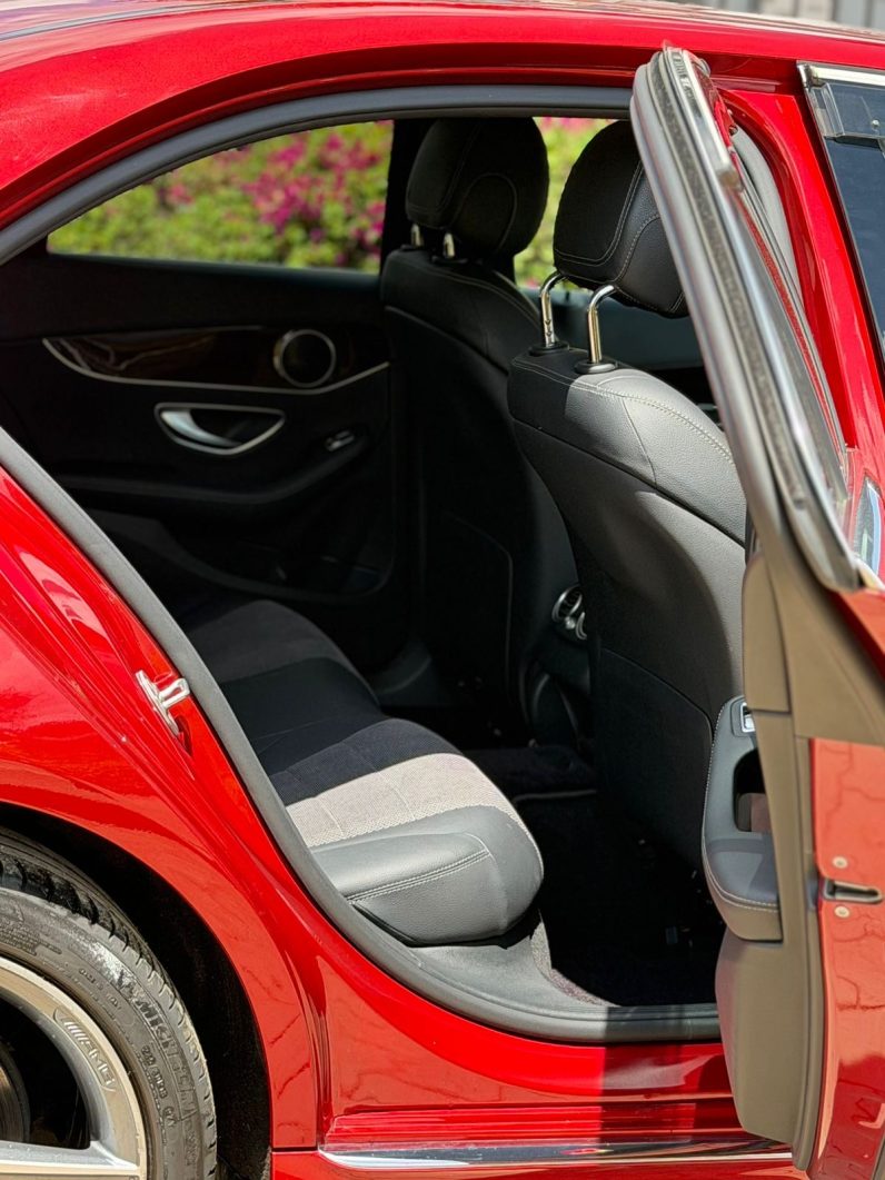 
								Mercedes Benz C200 full									