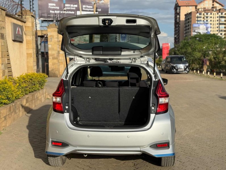 
								Nissan Note E-power full									