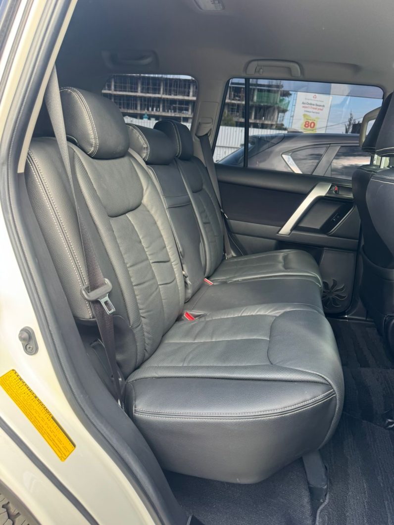 
								Toyota Land Cruiser Prado TX full									