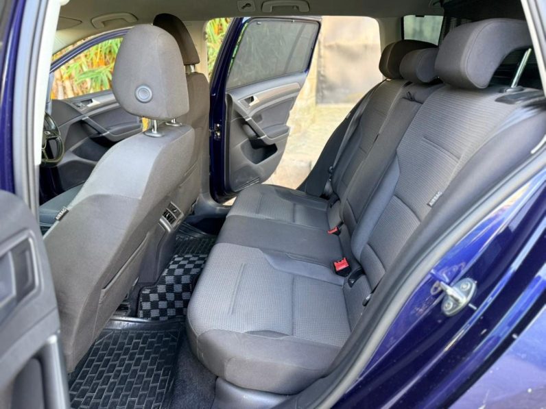 
								Volkswagen Golf TSI full									