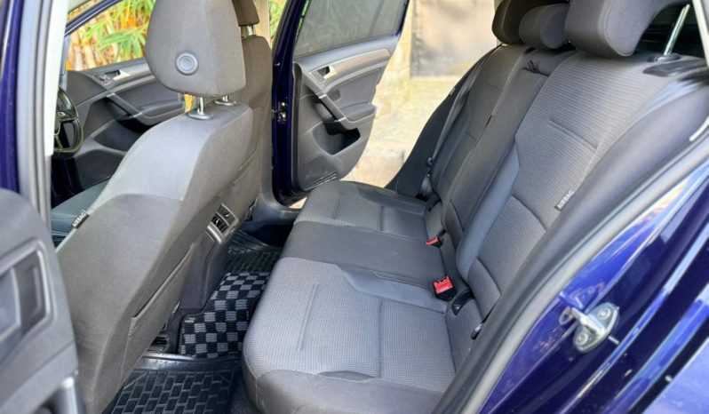 
								Volkswagen Golf TSI full									