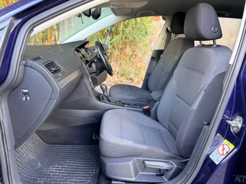 
								Volkswagen Golf TSI full									