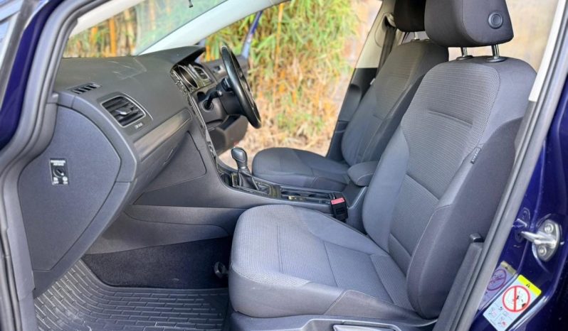 
								Volkswagen Golf TSI full									