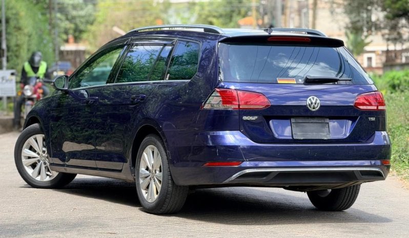 
								Volkswagen Golf TSI full									