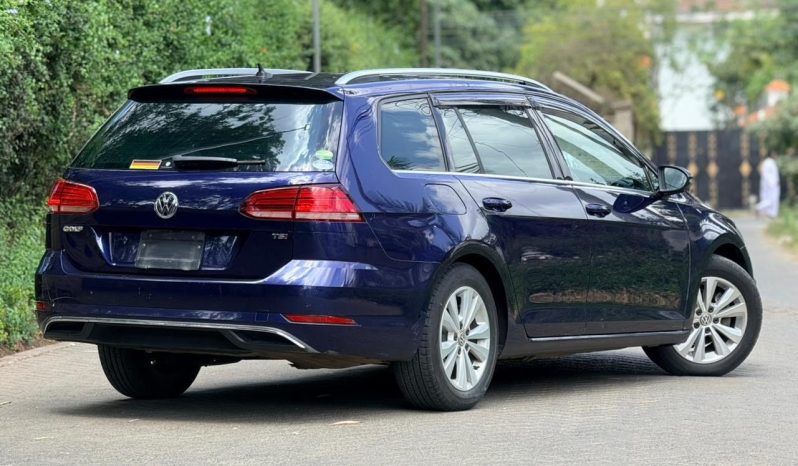 
								Volkswagen Golf TSI full									