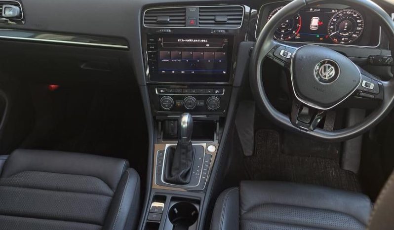 
								Volkswagen Golf full									