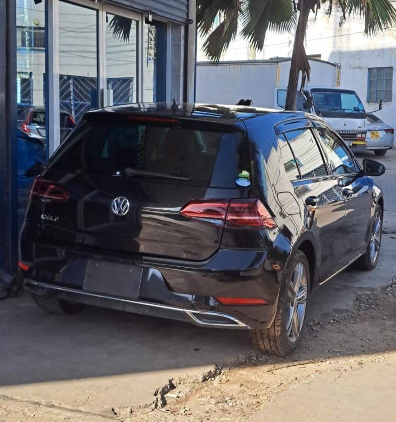 
								Volkswagen Golf full									