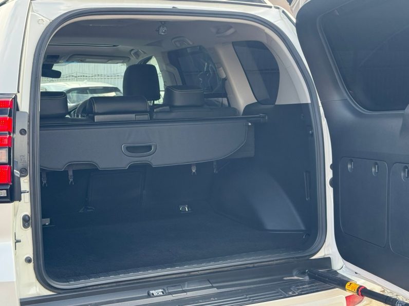 
								Toyota Land Cruiser Prado TX full									