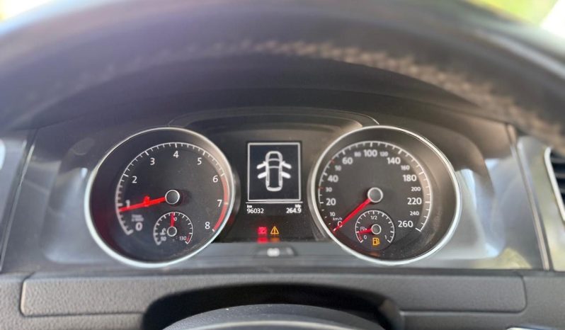 
								Volkswagen Golf TSI full									