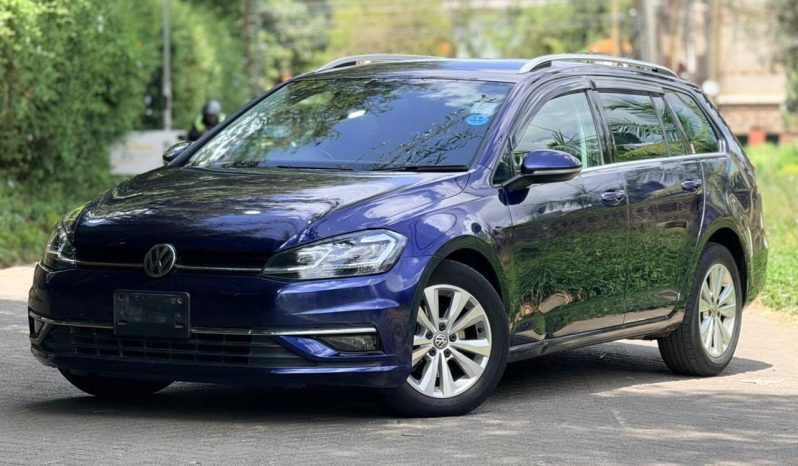 
								Volkswagen Golf TSI full									