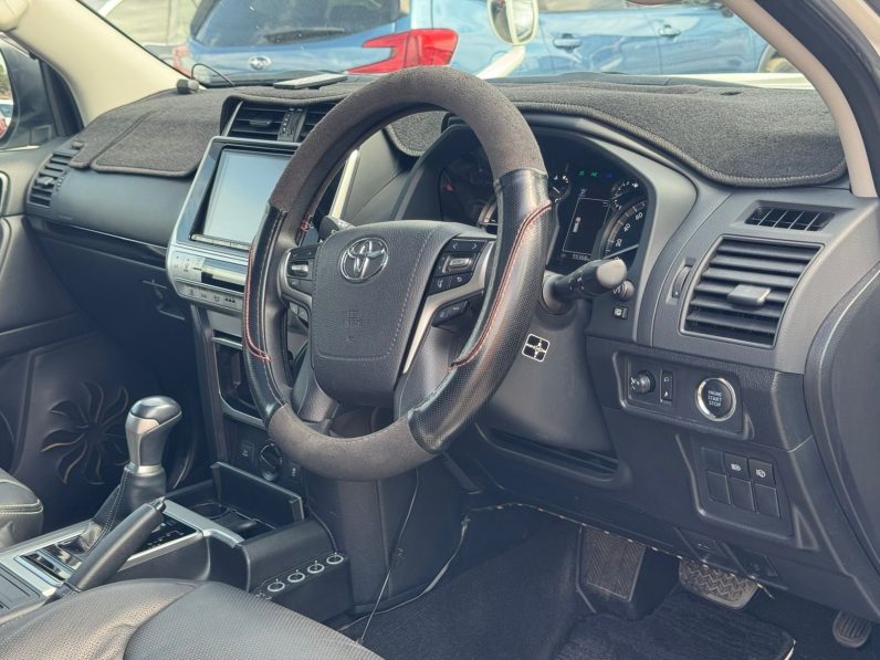 
								Toyota Land Cruiser Prado TX full									