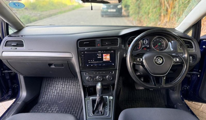 
								Volkswagen Golf TSI full									