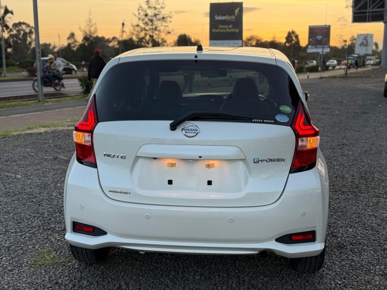 
								Nissan Note Medalist full									