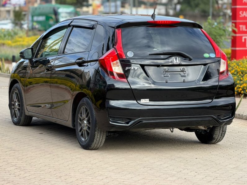 
								Honda Fit full									