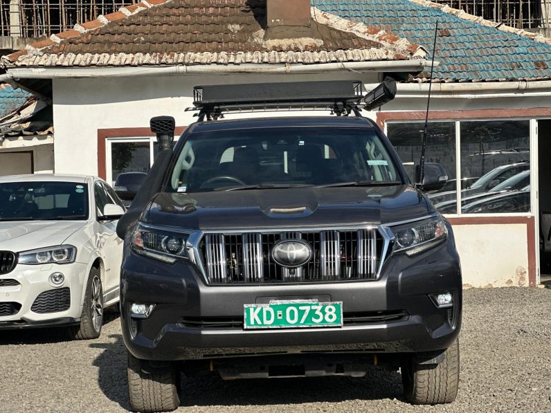 
								Toyota LandCruiser Prado Kakadu full									