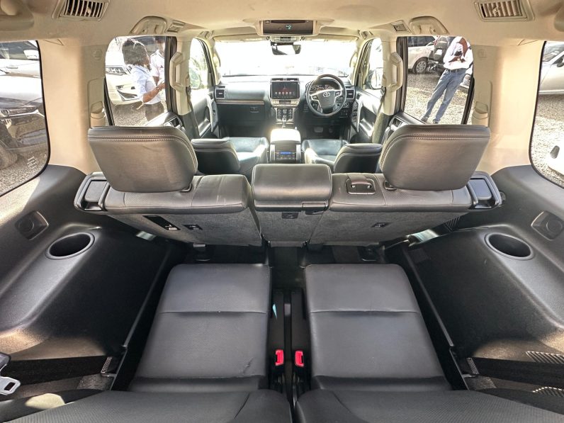 
								Toyota LandCruiser Prado Kakadu full									