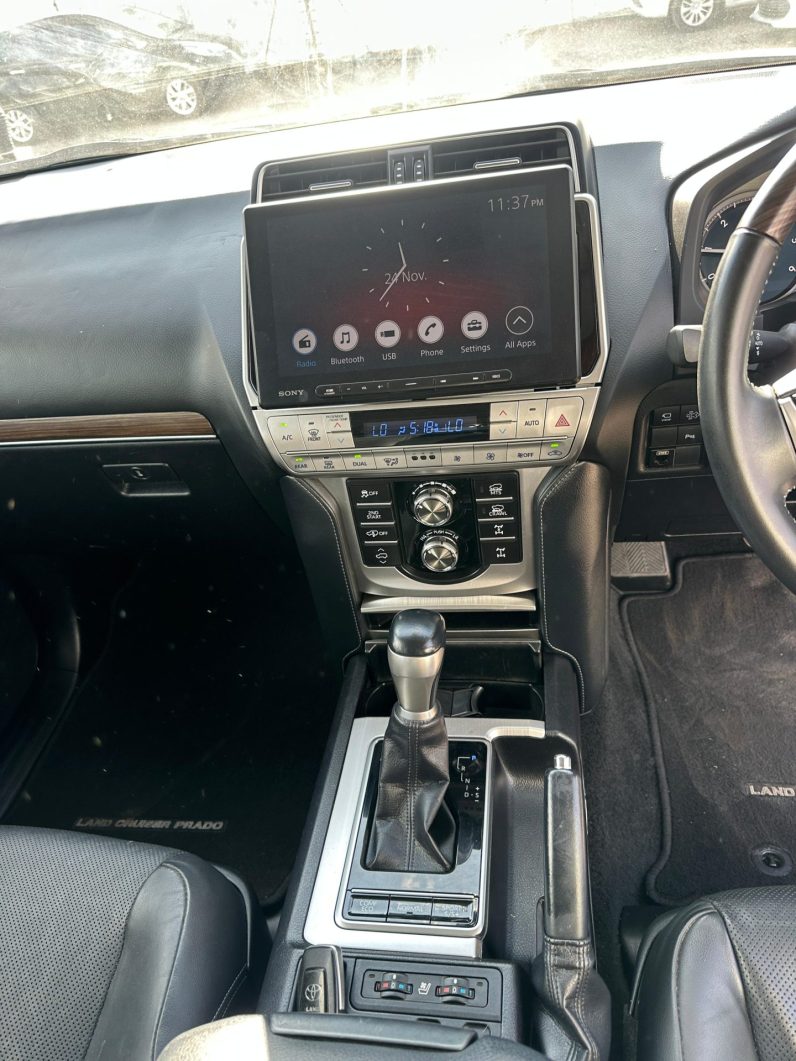
								Toyota LandCruiser Prado Kakadu full									