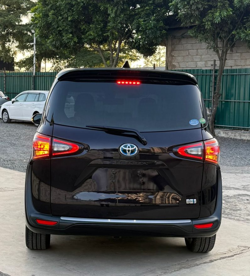 
								Toyota Sienta full									