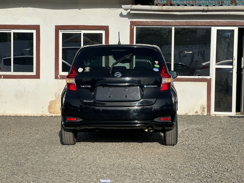 
								Nissan Note E-power full									