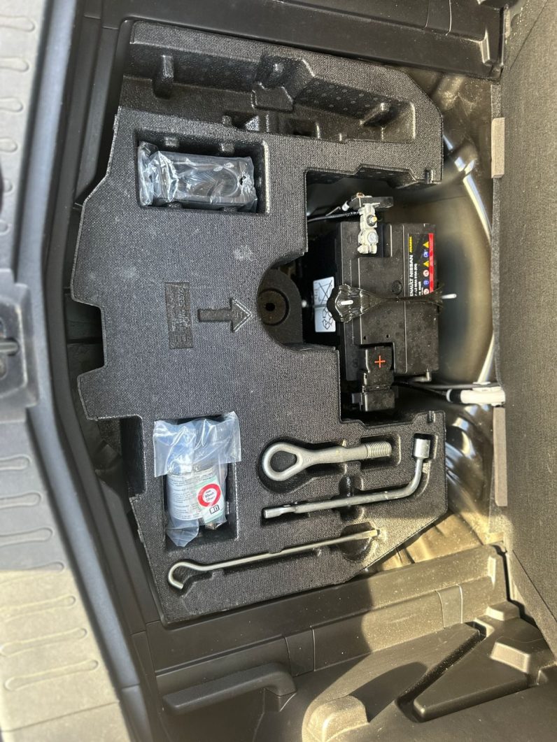 
								Nissan Note E-power full									