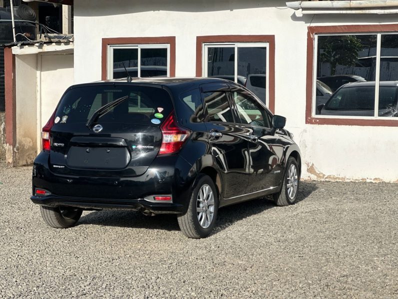 
								Nissan Note E-power full									