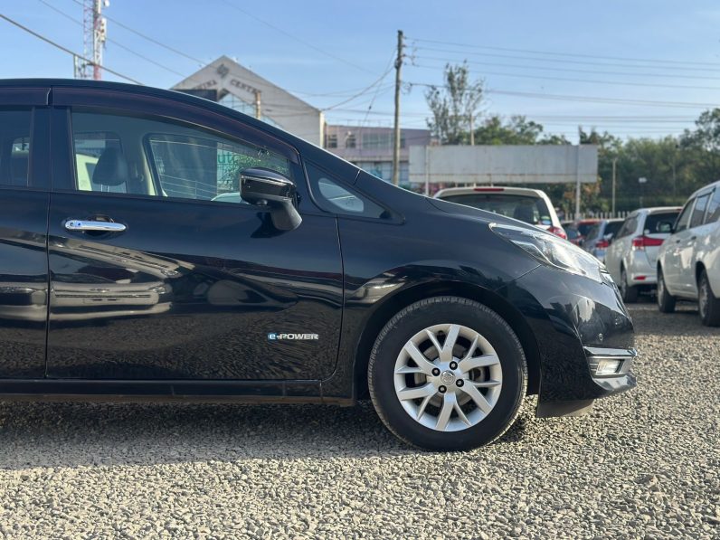 
								Nissan Note E-power full									