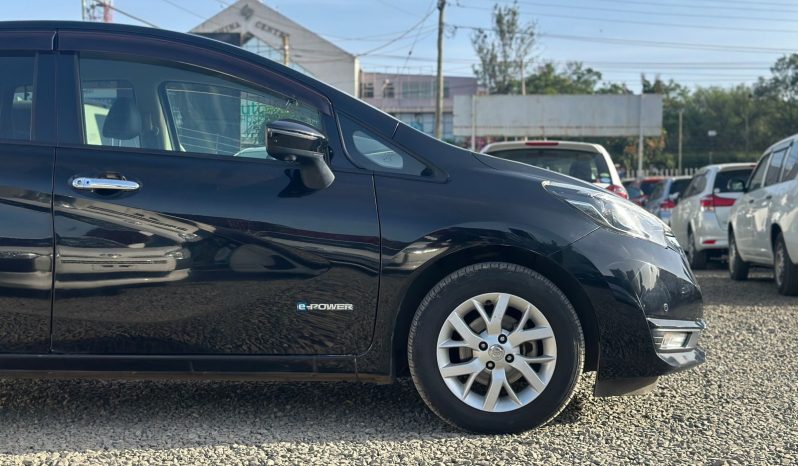 
								Nissan Note E-power full									