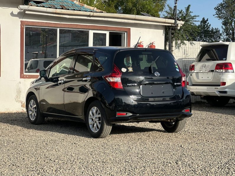 
								Nissan Note E-power full									