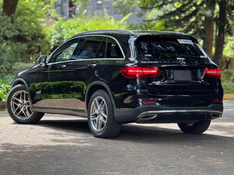 
								Mercedes Benz GLC 200 full									