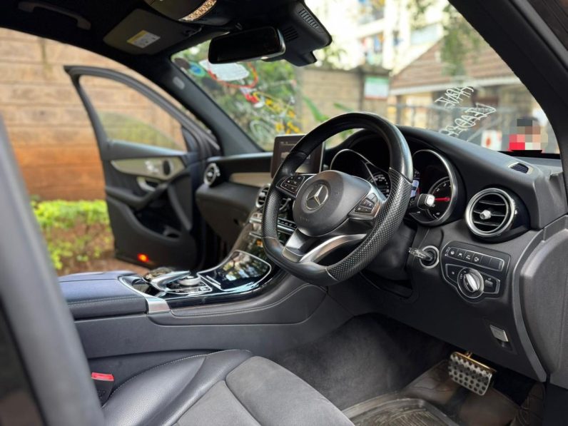 
								Mercedes Benz GLC 200 full									