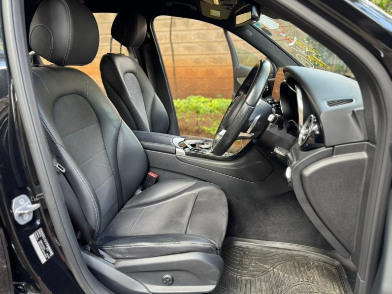 
								Mercedes Benz GLC 200 full									