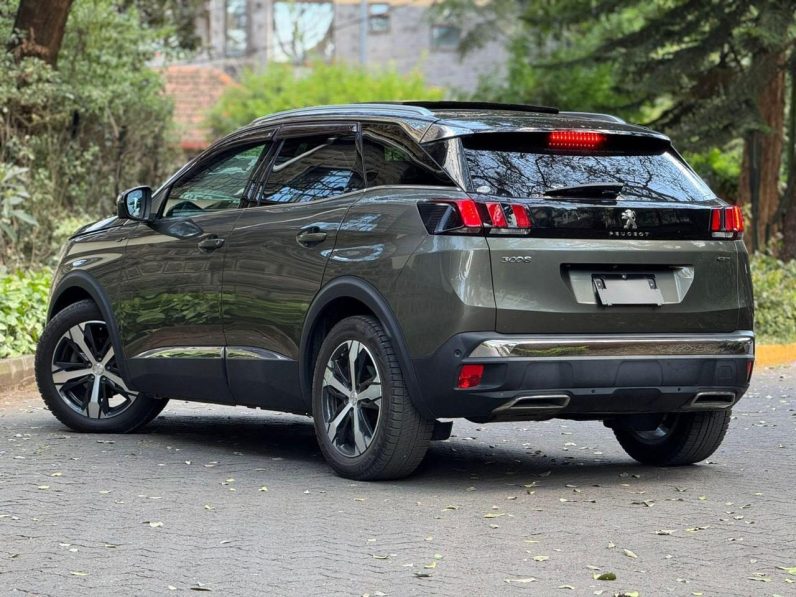 
								Peugeot 3008 GT full									