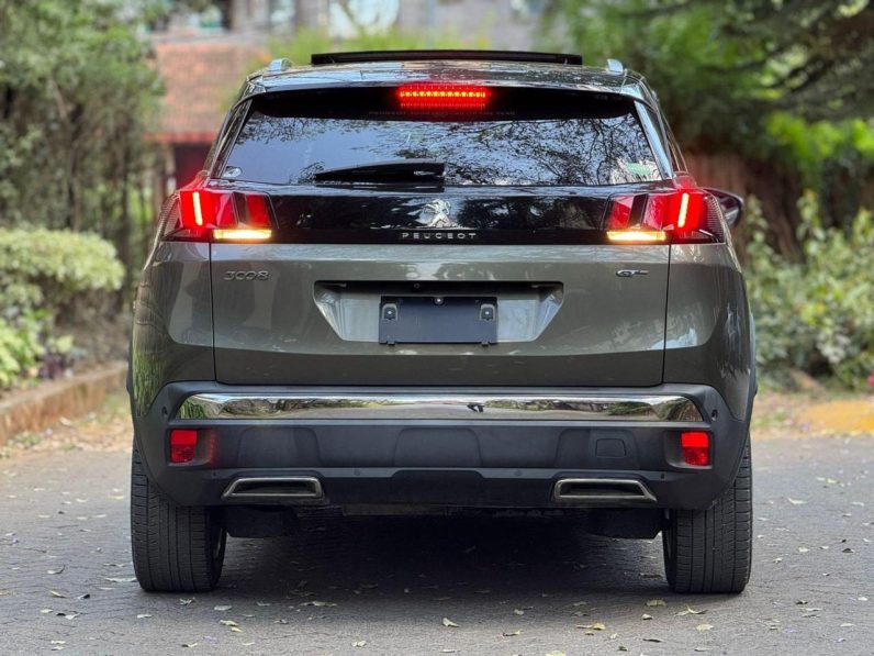 
								Peugeot 3008 GT full									