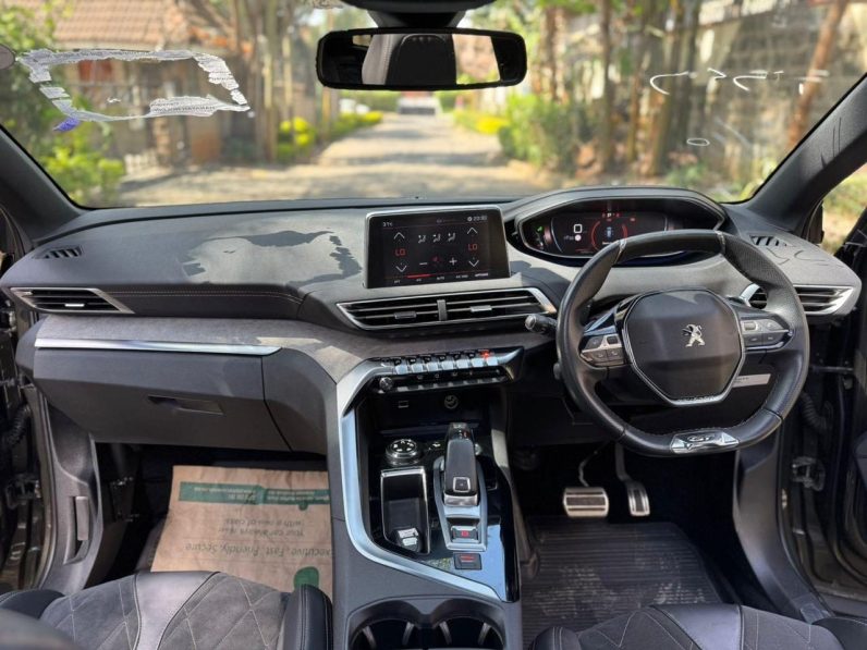 
								Peugeot 3008 GT full									