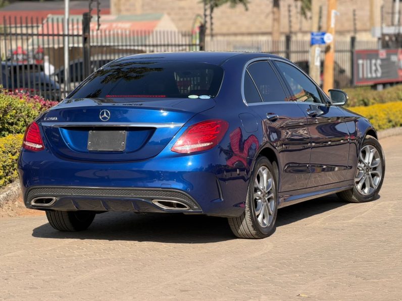 
								Mercedes Benz C200 full									