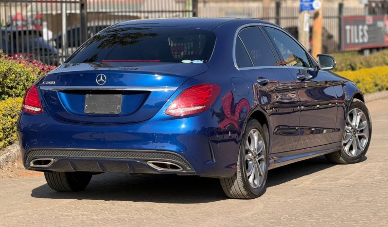 
								Mercedes Benz C200 full									