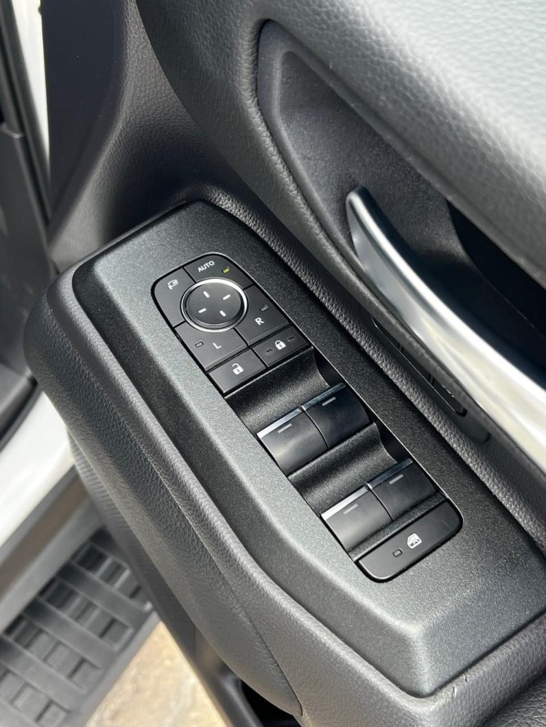 
								Toyota LandCruiser Prado J250 VXR full									