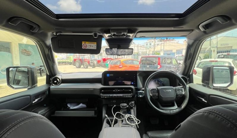 
								Toyota LandCruiser Prado J250 VXR full									