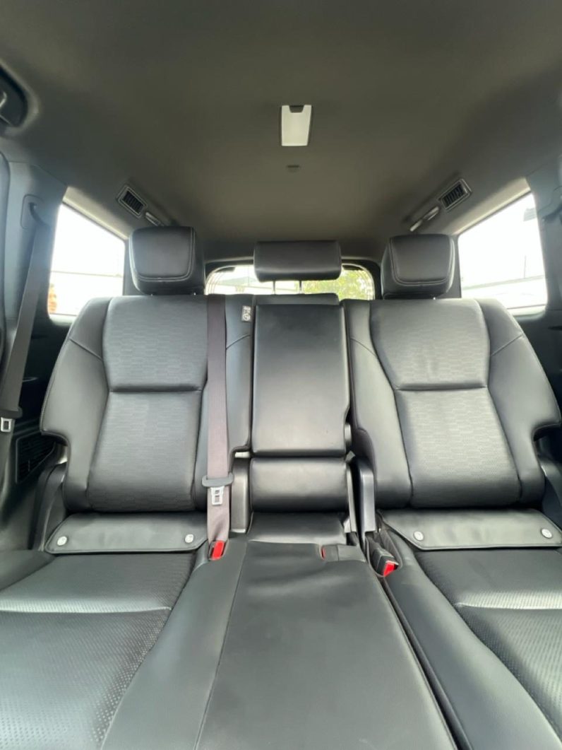 
								Toyota LandCruiser Prado J250 VXR full									