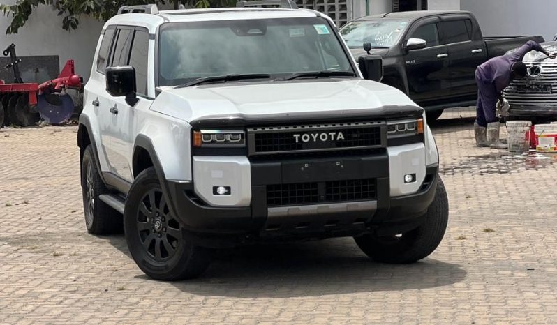 
								Toyota LandCruiser Prado J250 VXR full									