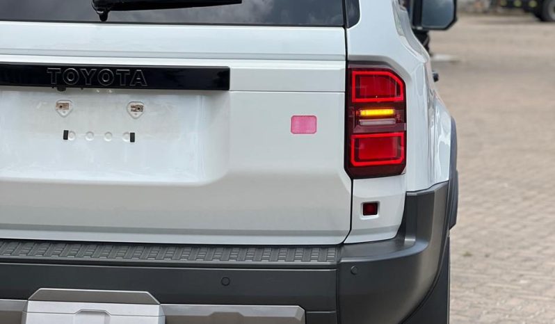 
								Toyota LandCruiser Prado J250 VXR full									