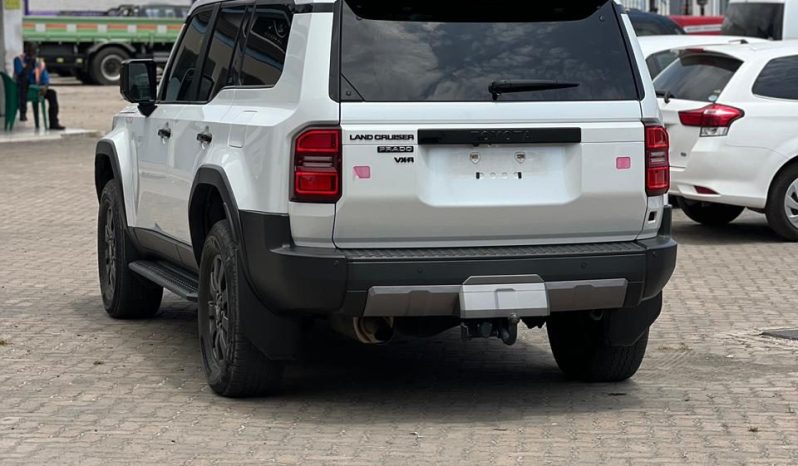 
								Toyota LandCruiser Prado J250 VXR full									