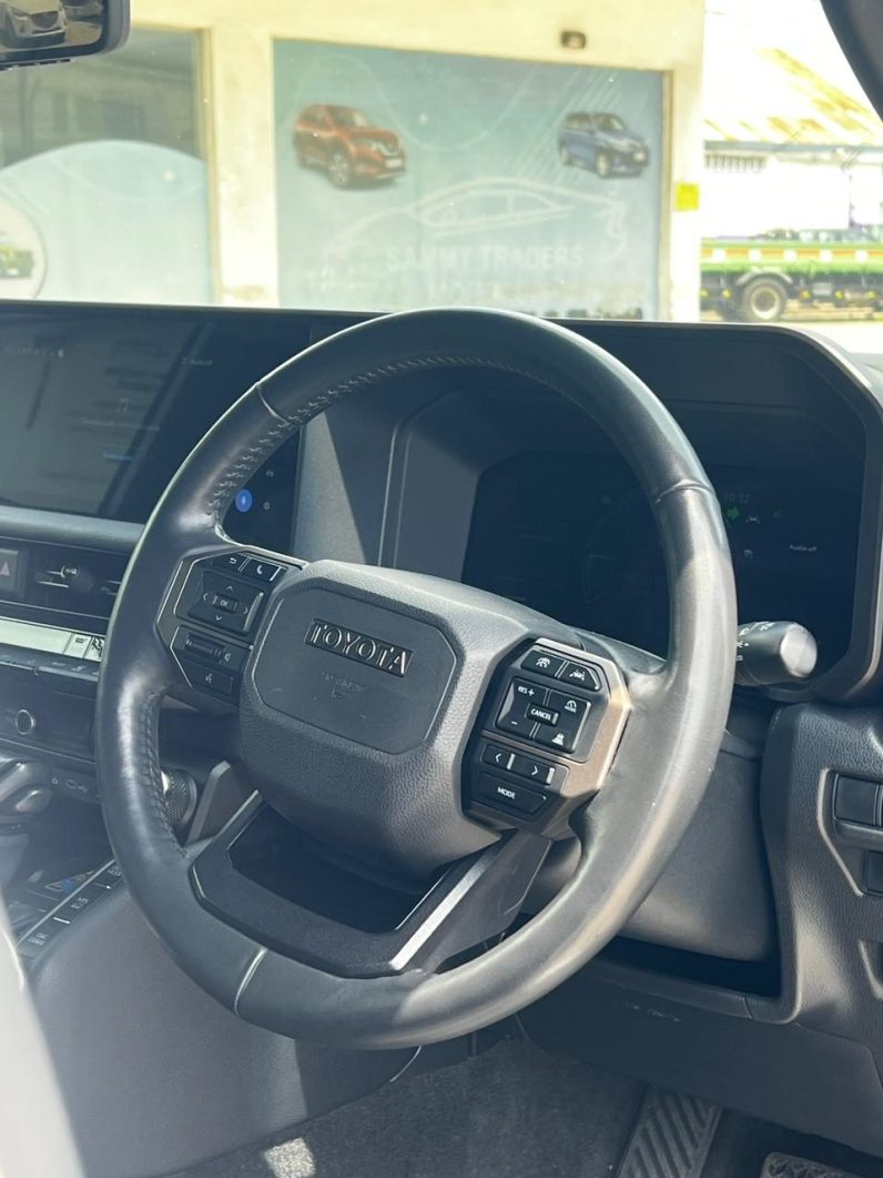 
								Toyota LandCruiser Prado J250 VXR full									