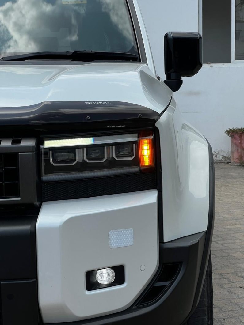 
								Toyota LandCruiser Prado J250 VXR full									