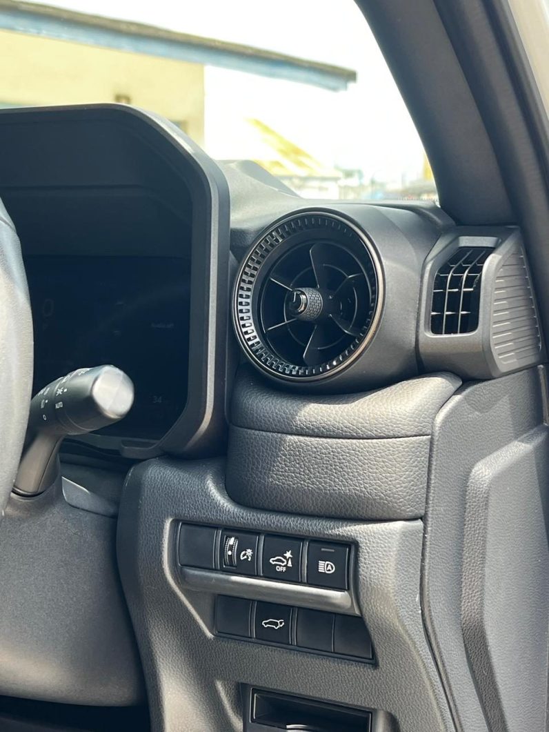 
								Toyota LandCruiser Prado J250 VXR full									