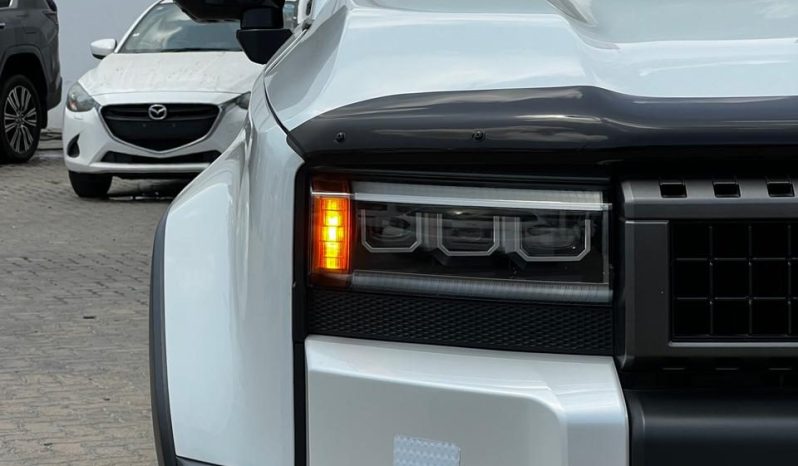 
								Toyota LandCruiser Prado J250 VXR full									