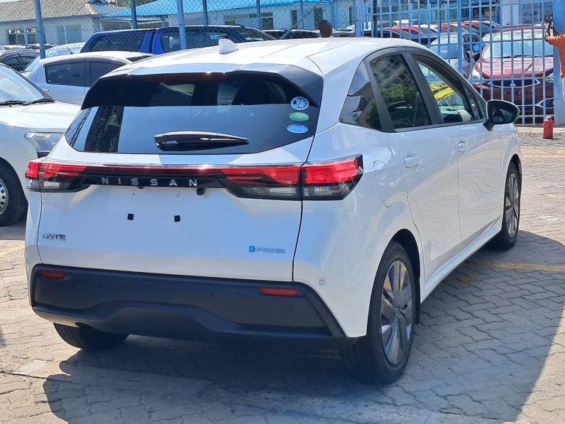 
								Nissan Note E-Power full									