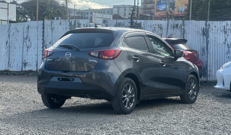 
								Mazda Demio full									